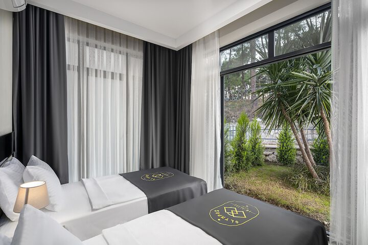Room 34 of 89