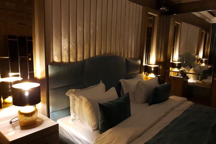 Room 17 of 80