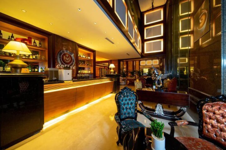 Lounge 137 of 163