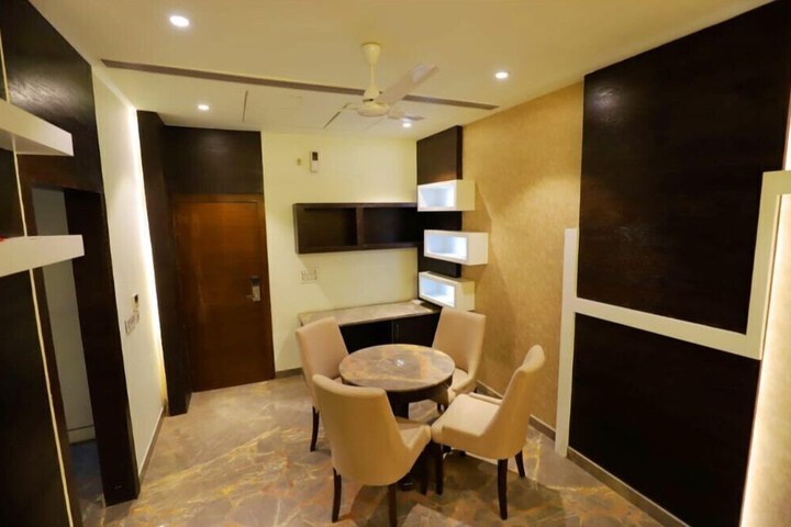 Room 18 of 32