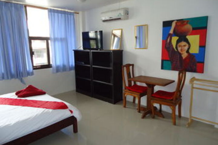 Room 9 of 14