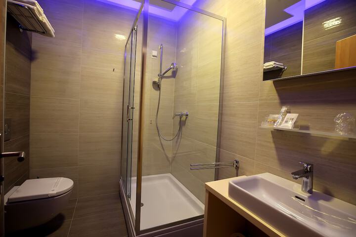 Room 52 of 73