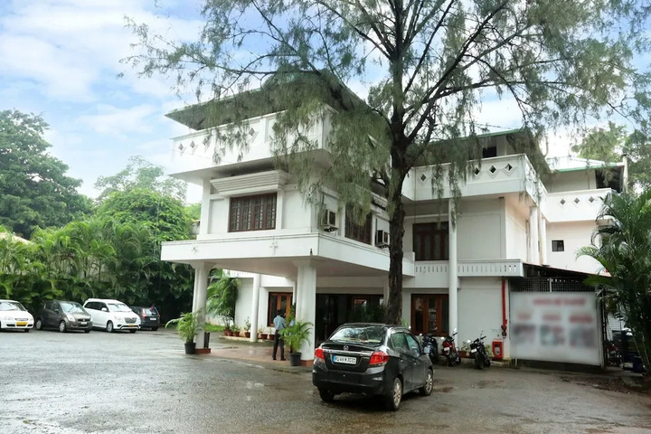 OYO 15992 Central Hotel