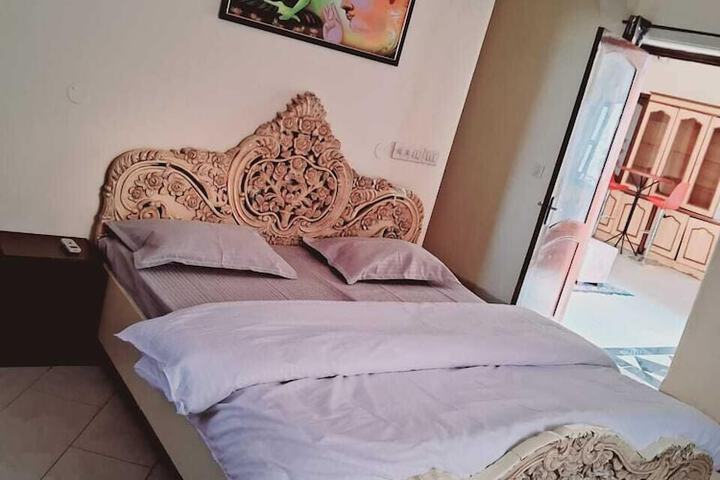 Room 6 of 14