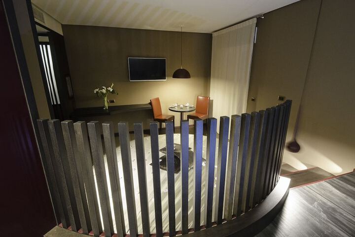Room 6 of 30