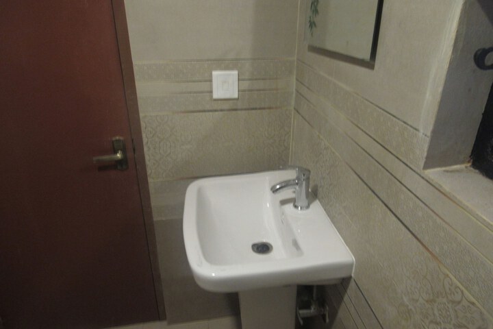 Room 39 of 66