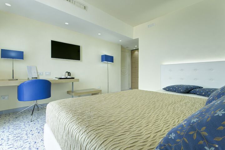 Room 13 of 116