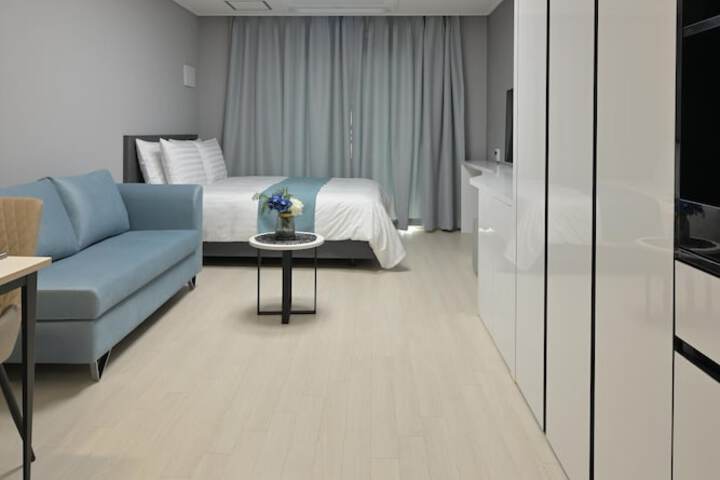 Room 11 of 36