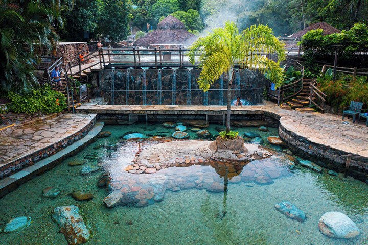 Pool 10 of 71