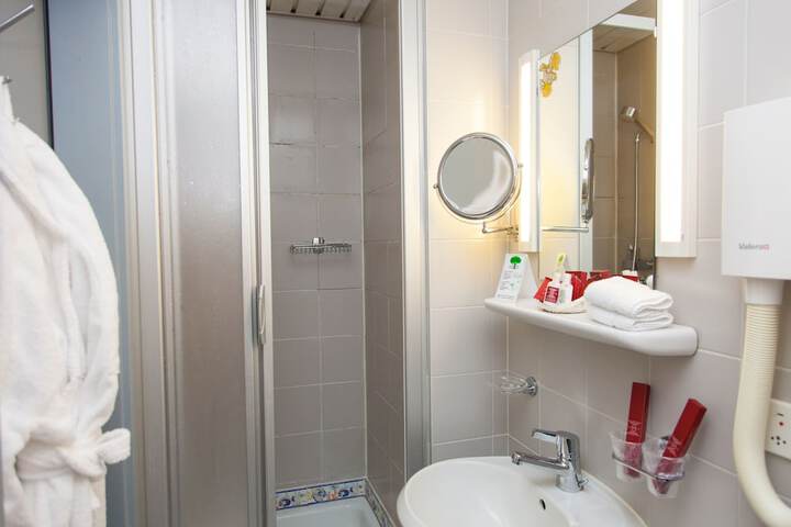 Clean Restrooms
