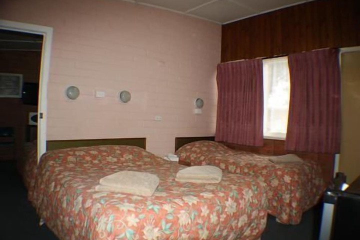 Room 10 of 27