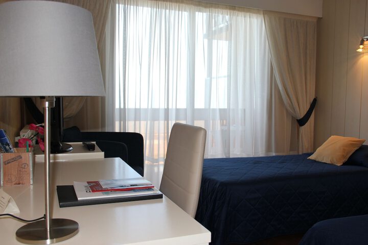 Room 33 of 85