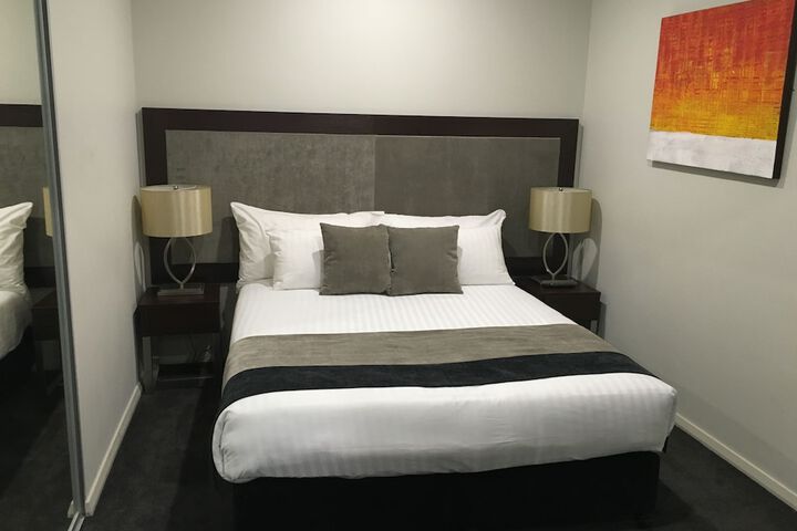 Room 9 of 32
