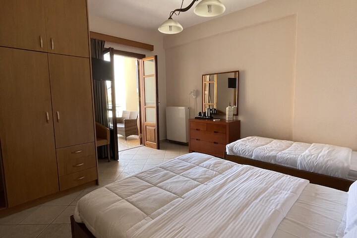Room 30 of 99