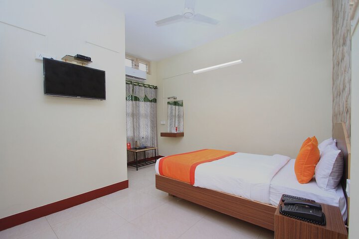 Room 7 of 9
