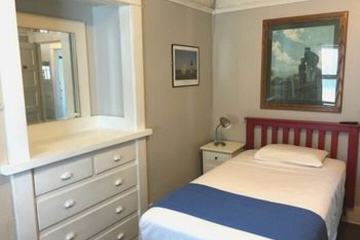 Room 7 of 8