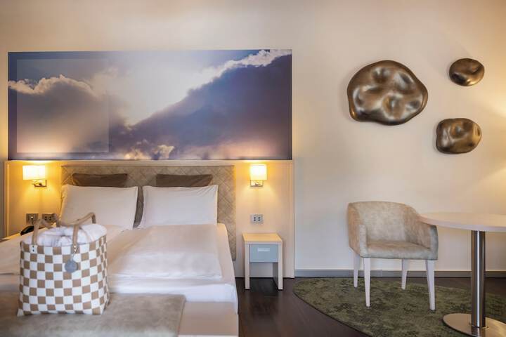 Room 15 of 62