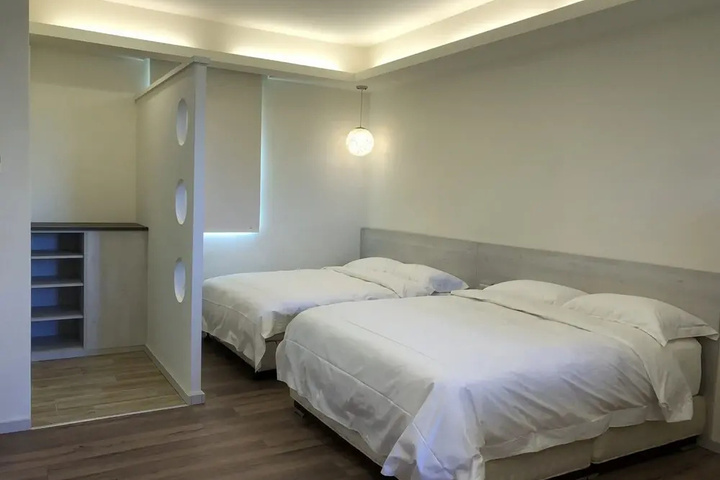 Room 4 of 23
