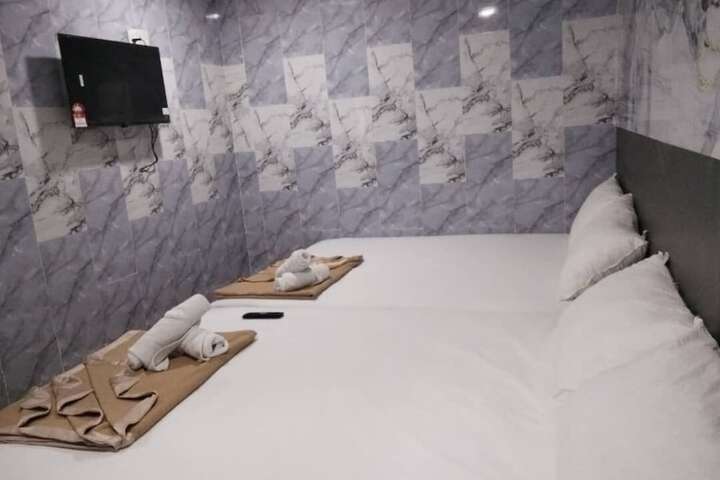 Room 2 of 7