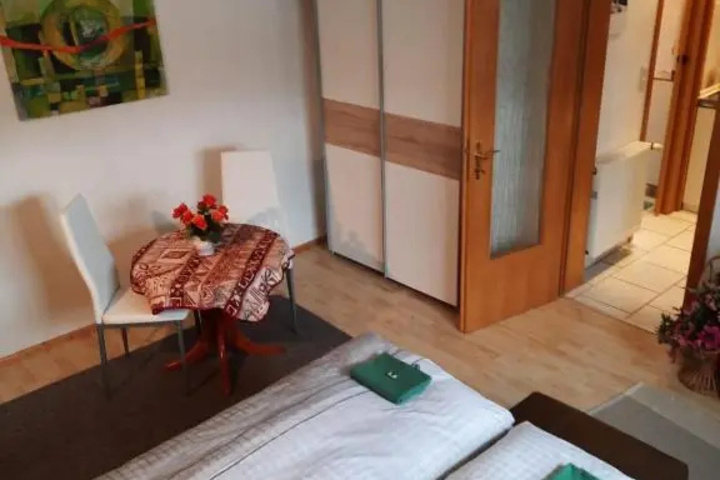Room 6 of 14