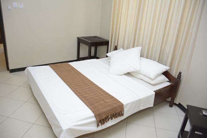 Room 10 of 38