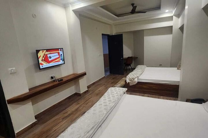 Room 6 of 14
