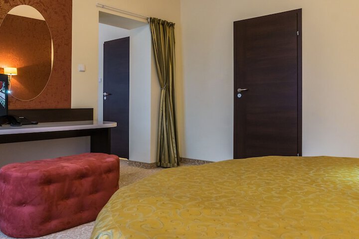 Room 13 of 72