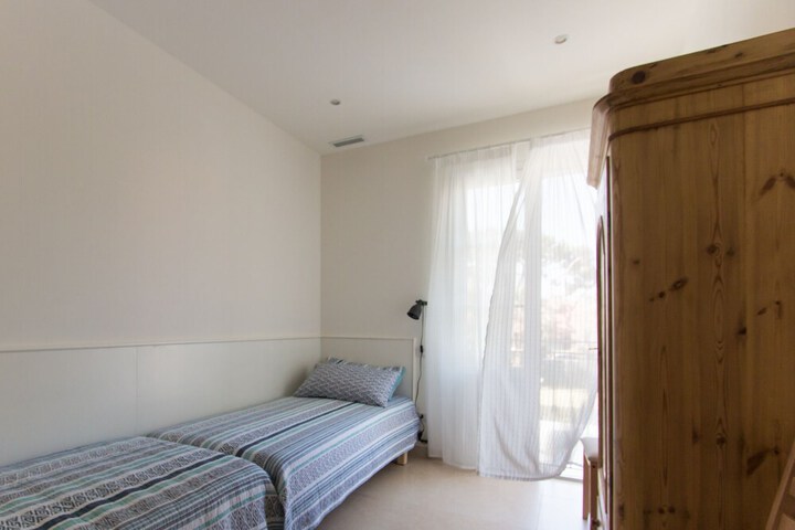 Room 6 of 56