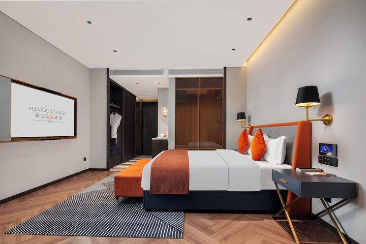 Room 11 of 46