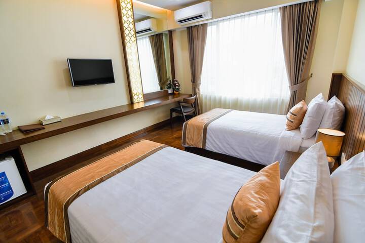 Room 10 of 33