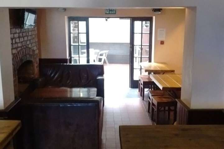 Lounge 17 of 21