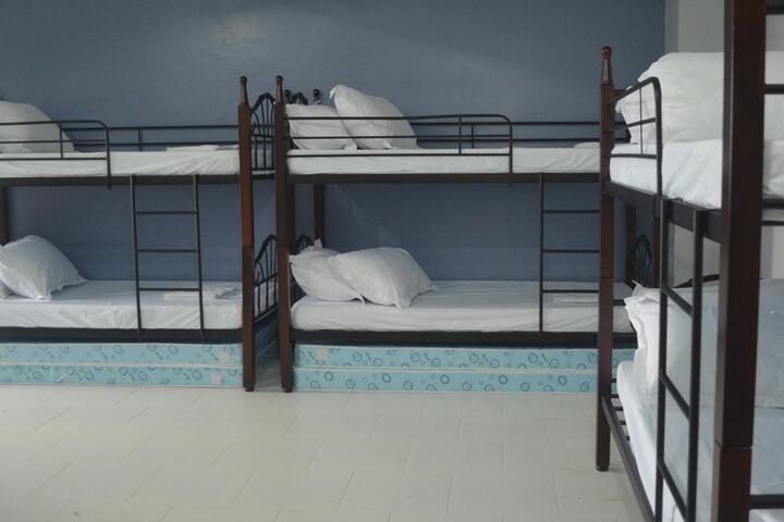 Room 4 of 6