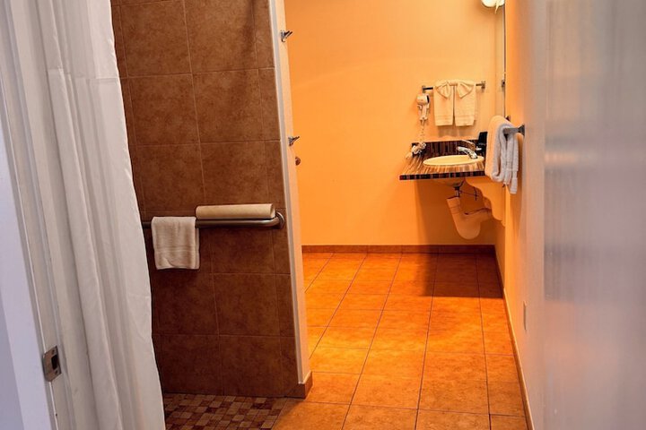 Room 32 of 51