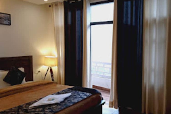 Room 8 of 16