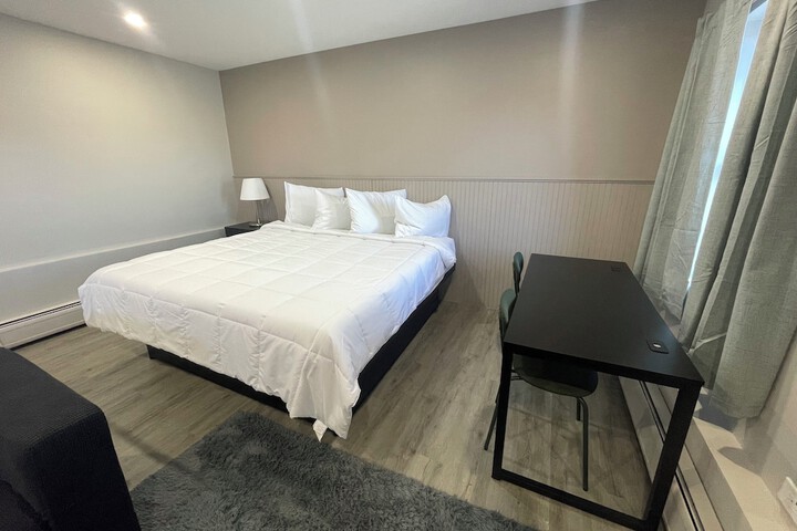 Room 6 of 14