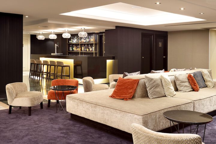 Lounge 59 of 84