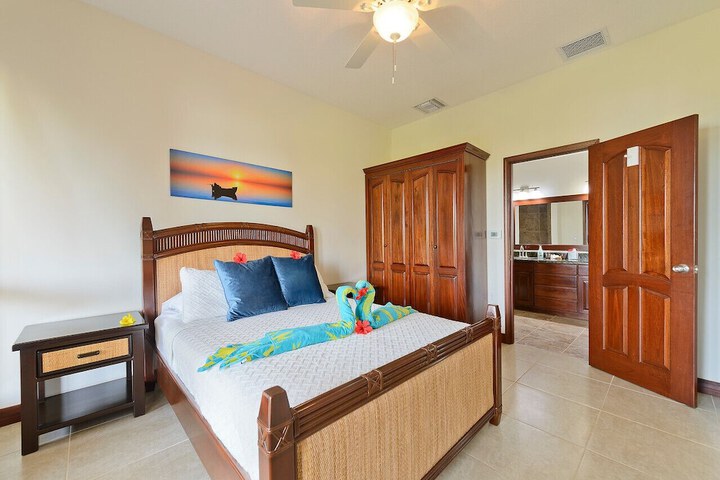 Room 33 of 328