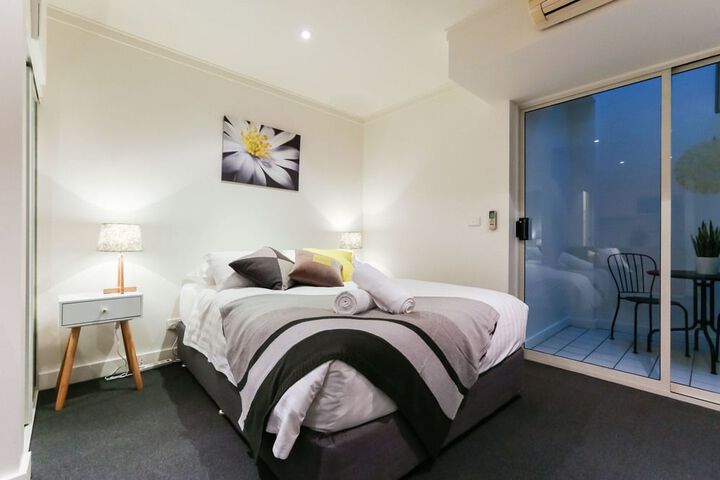 Room 5 of 16