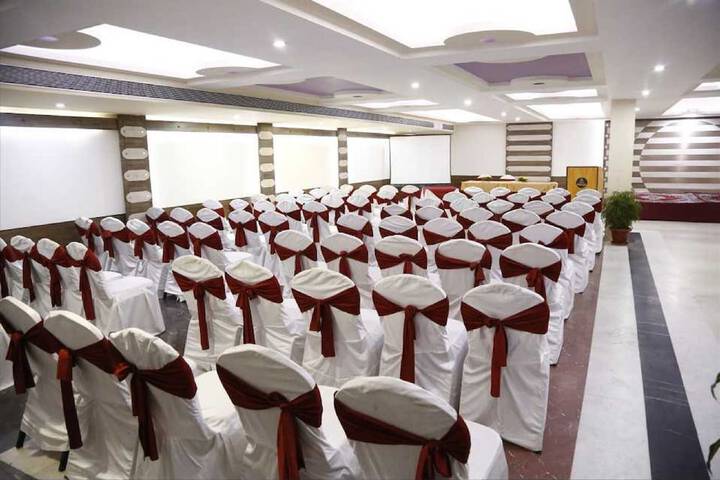 Ballroom/Hall 10 of 10