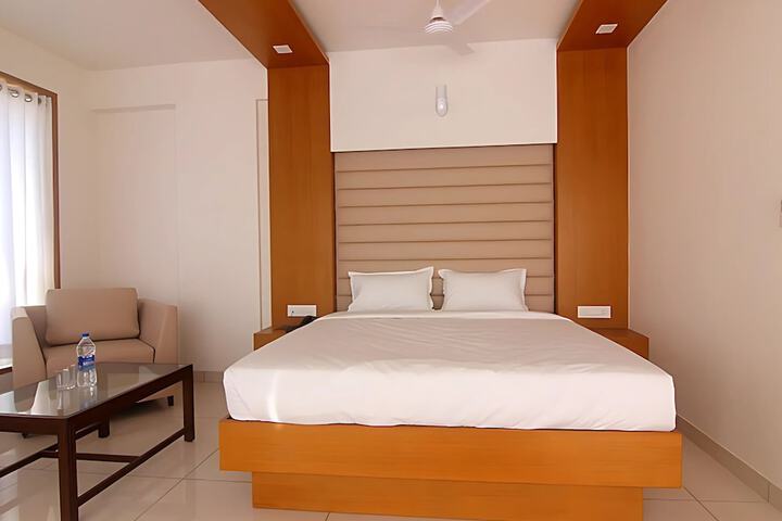 Room 6 of 24
