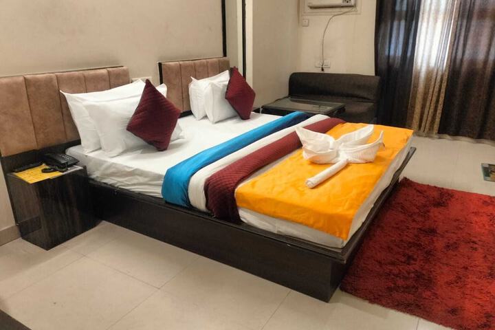 Room 4 of 31