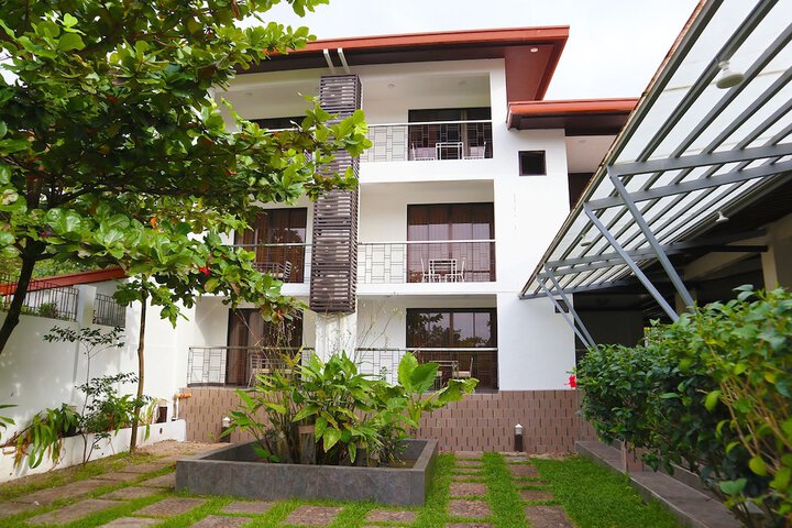 Hotel Exterior 104 of 112