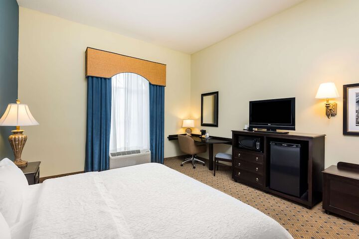 Studio Accessible King Size Bed (16 of 17)