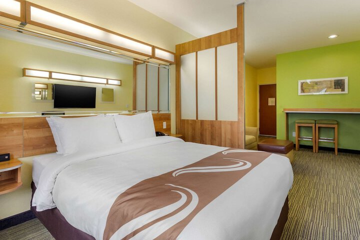 Queen Bed Accessible (4 of 34)