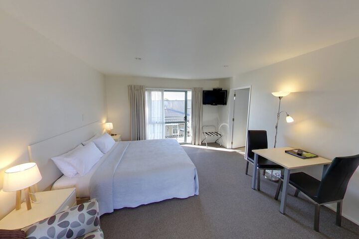 Room 10 of 28