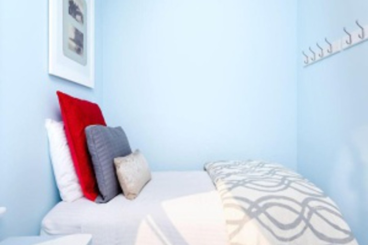 Room 596 of 671