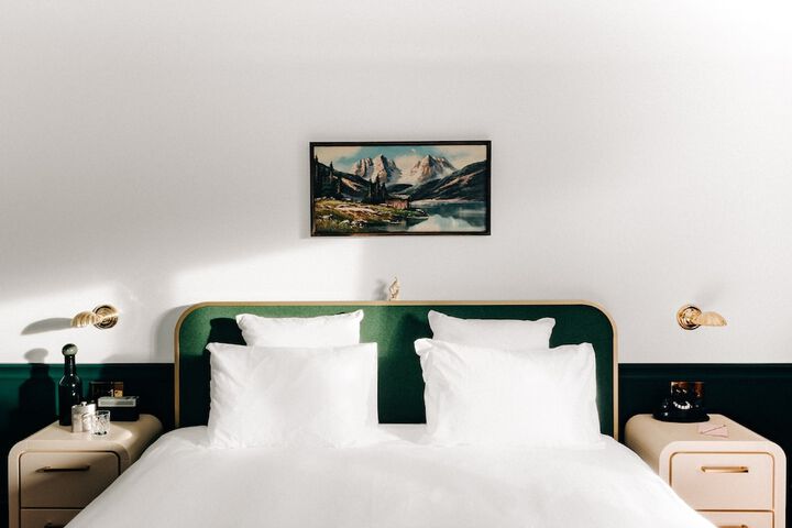 Room 7 of 62