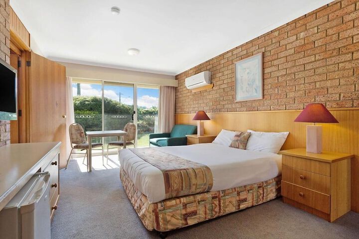 Room 5 of 17
