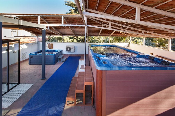 Pool 51 of 81