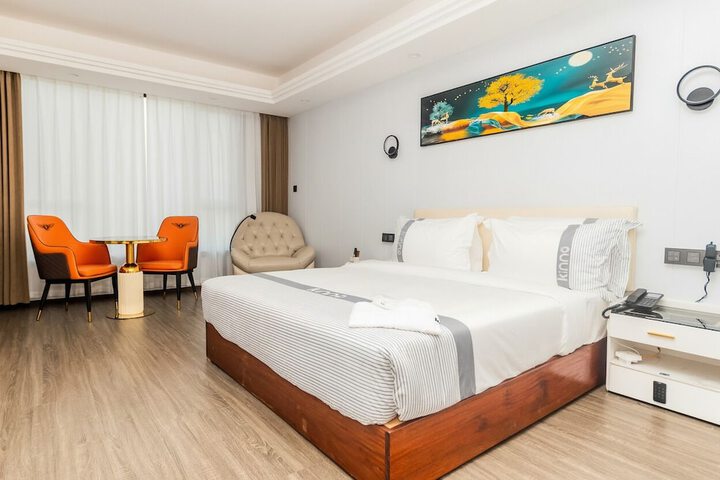 Room 14 of 33